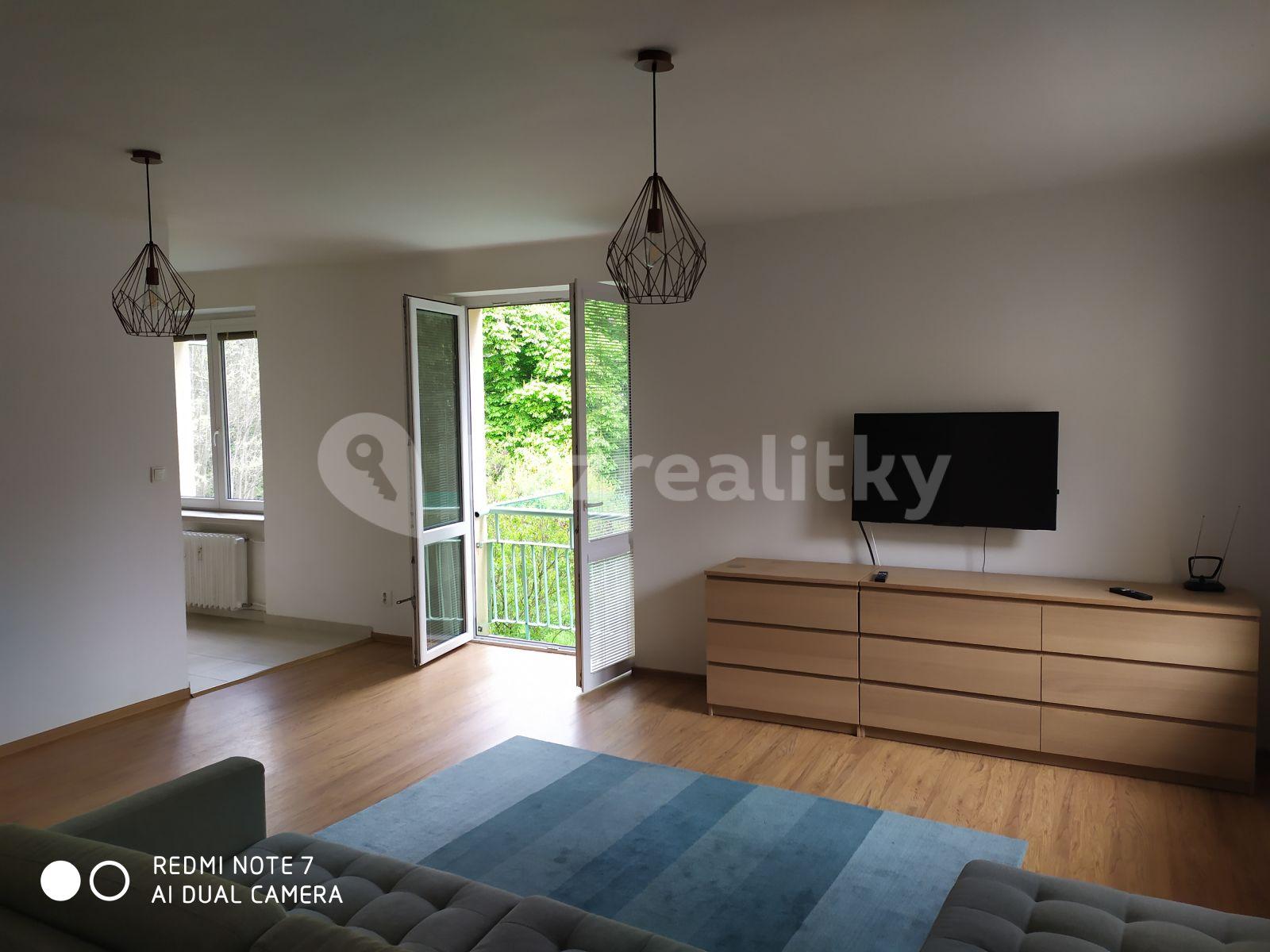 Prenájom bytu 3-izbový 74 m², Na okraji, Praha, Praha