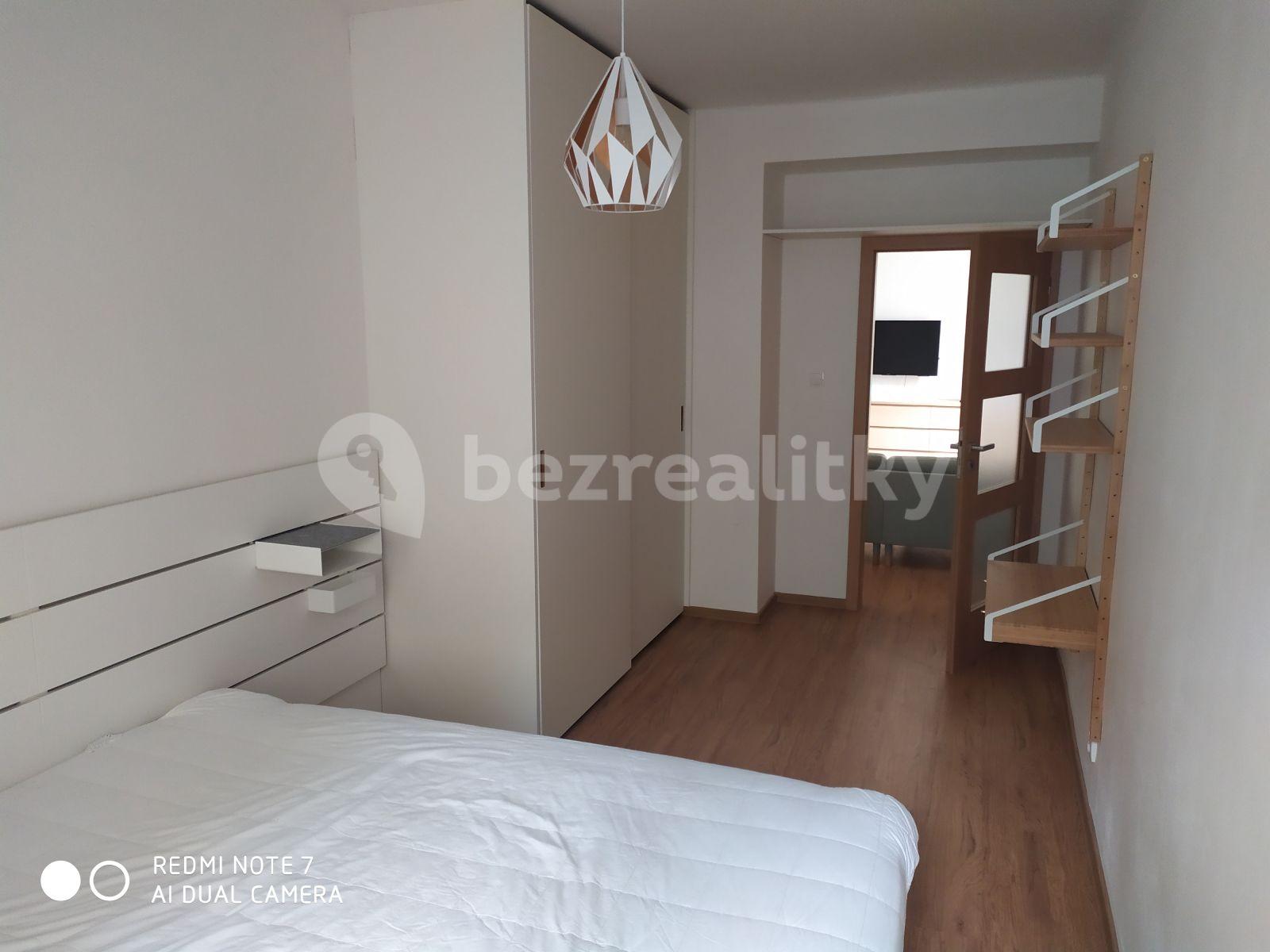 Prenájom bytu 3-izbový 74 m², Na okraji, Praha, Praha