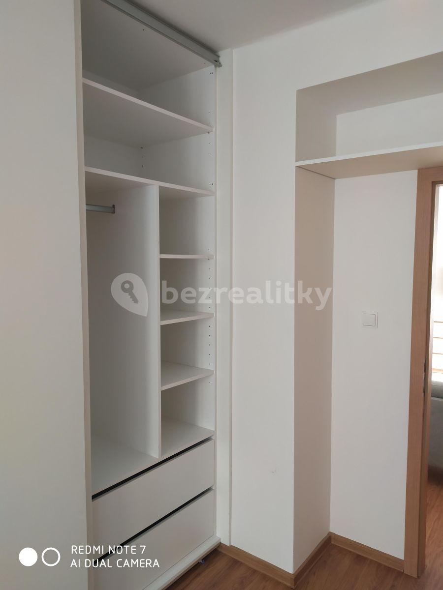 Prenájom bytu 3-izbový 74 m², Na okraji, Praha, Praha