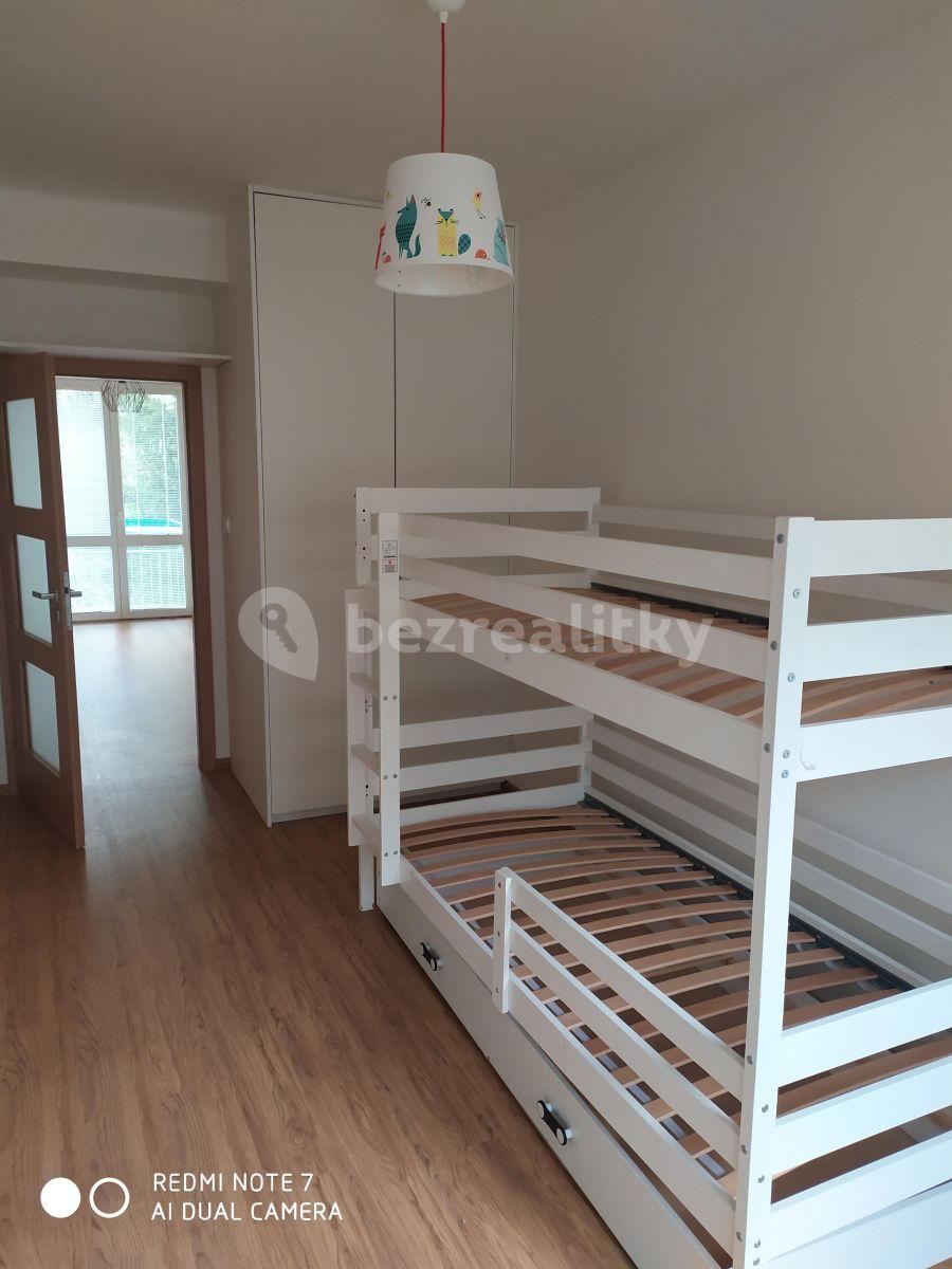 Prenájom bytu 3-izbový 74 m², Na okraji, Praha, Praha