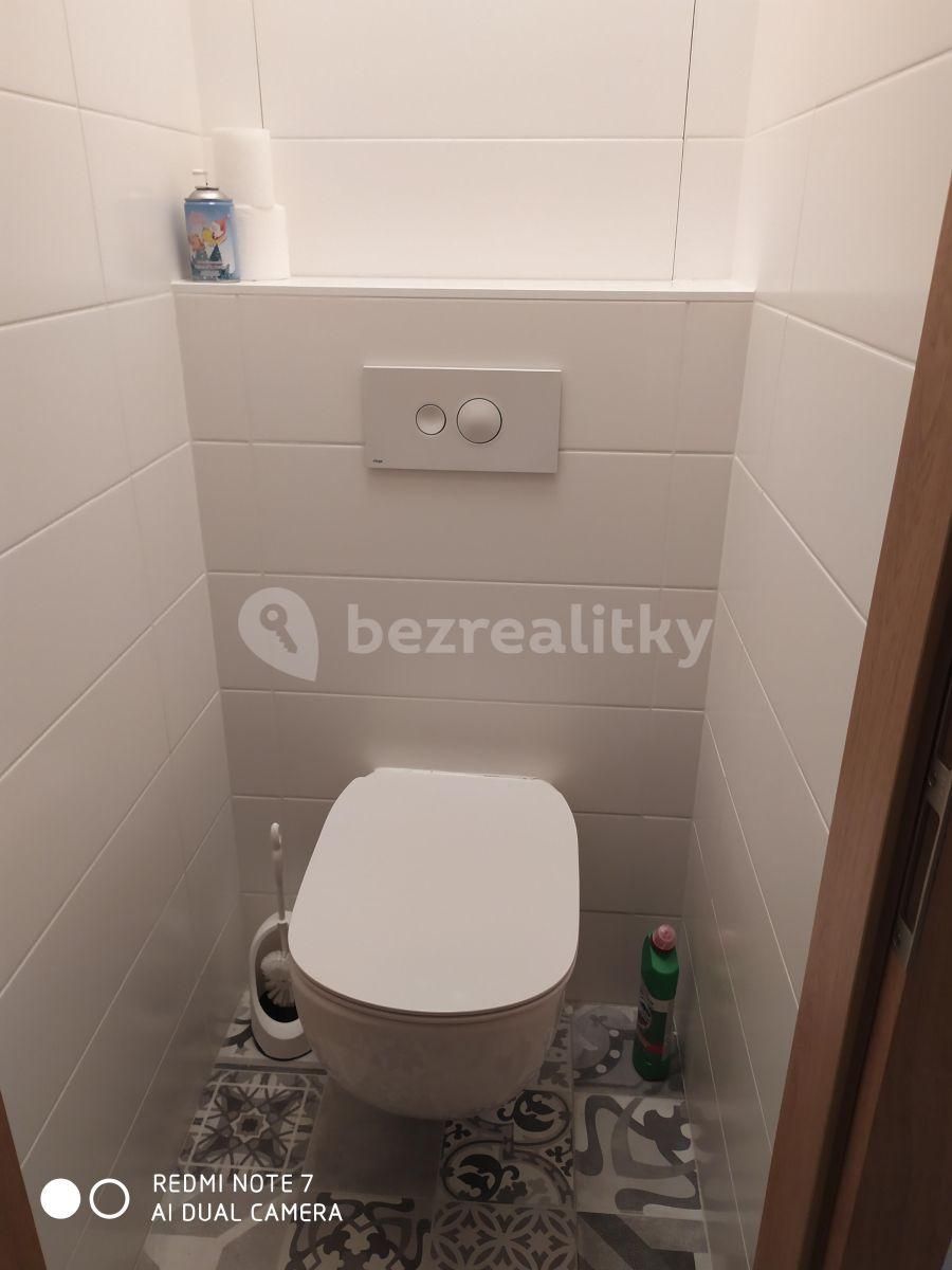 Prenájom bytu 3-izbový 74 m², Na okraji, Praha, Praha