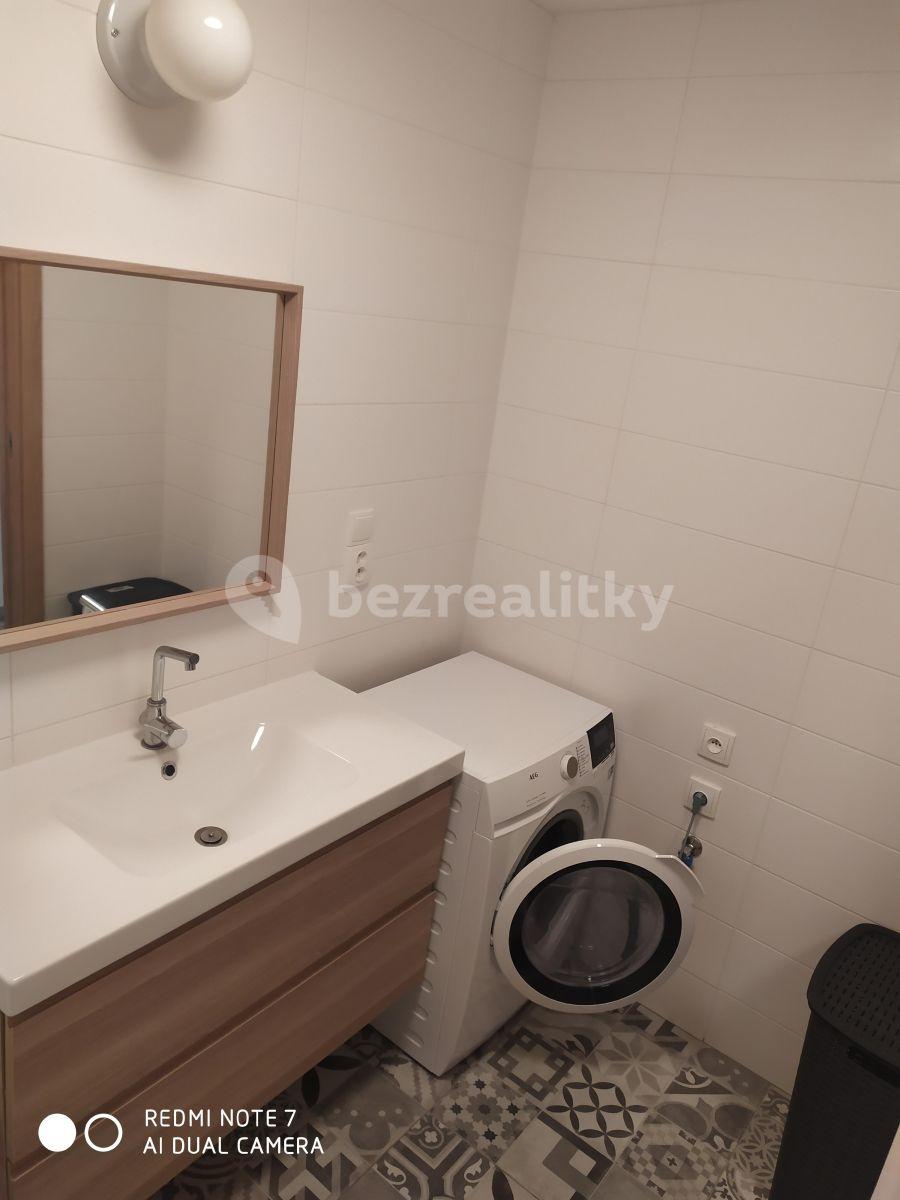 Prenájom bytu 3-izbový 74 m², Na okraji, Praha, Praha