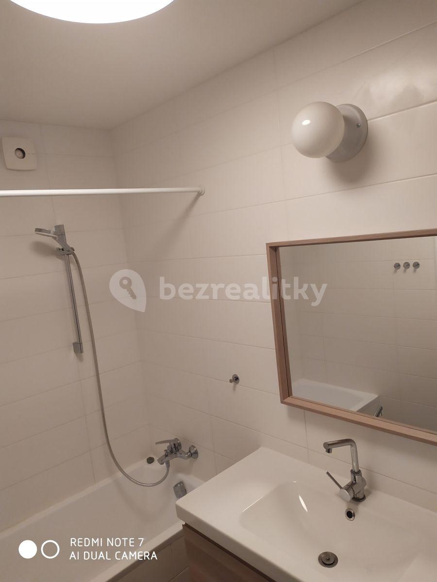 Prenájom bytu 3-izbový 74 m², Na okraji, Praha, Praha