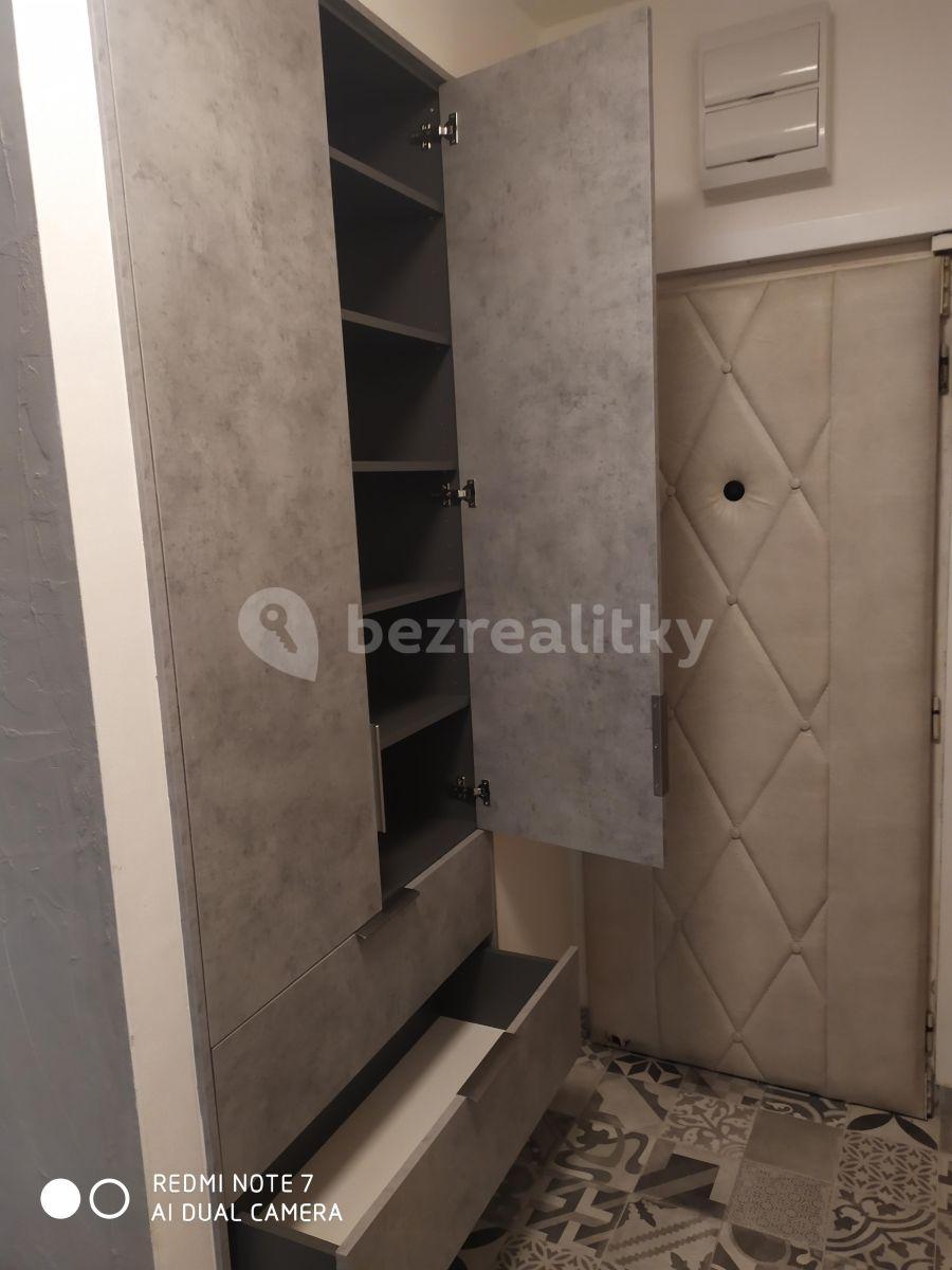 Prenájom bytu 3-izbový 74 m², Na okraji, Praha, Praha