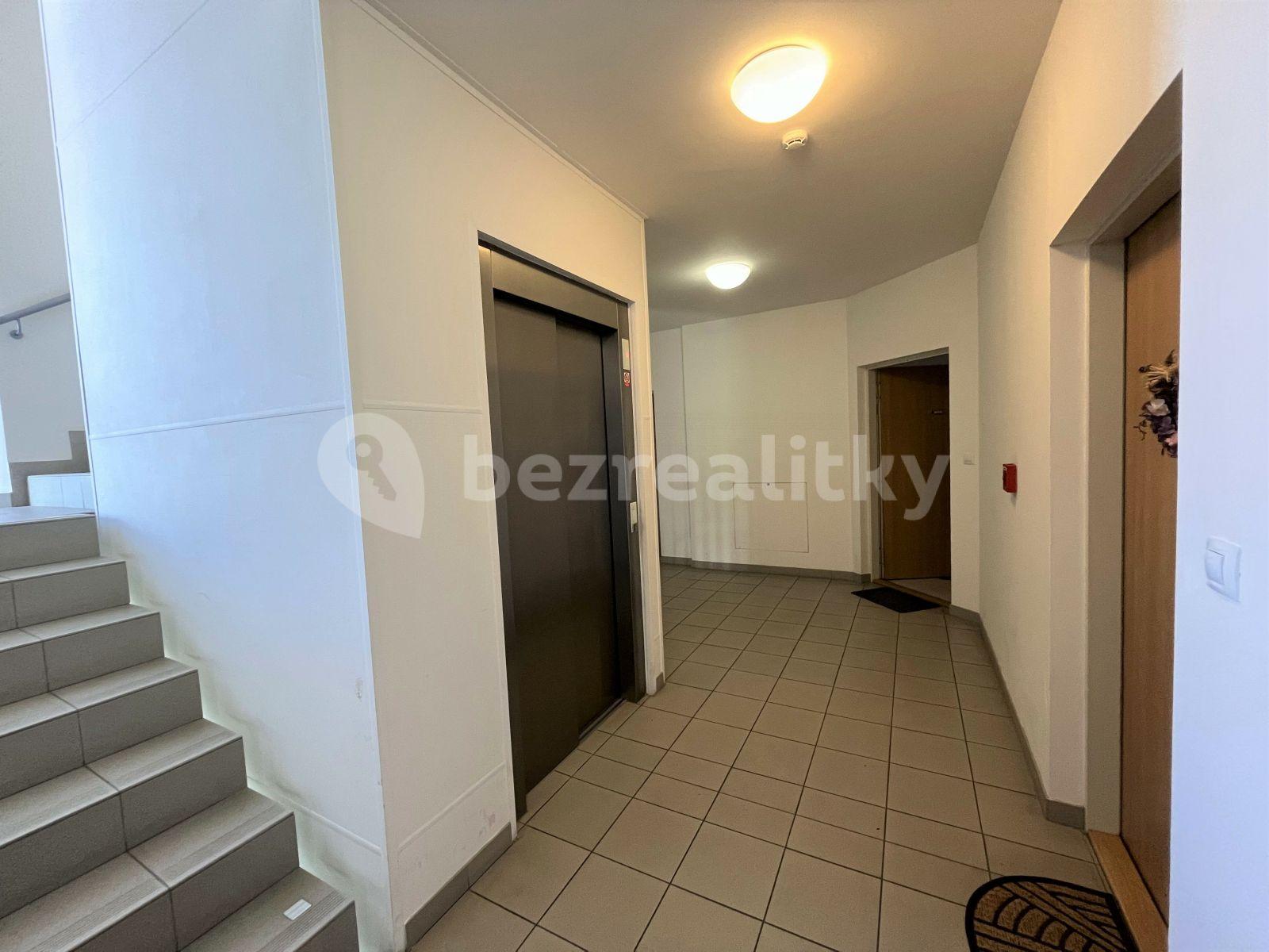 Prenájom bytu 3-izbový 78 m², Nademlejnská, Praha, Praha