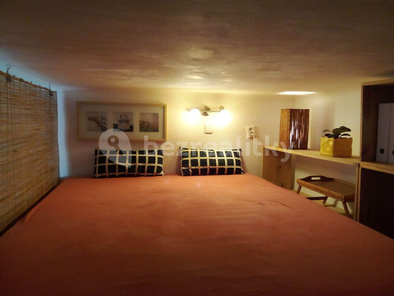 Prenájom bytu 2-izbový 40 m², Jičínská, Praha, Praha