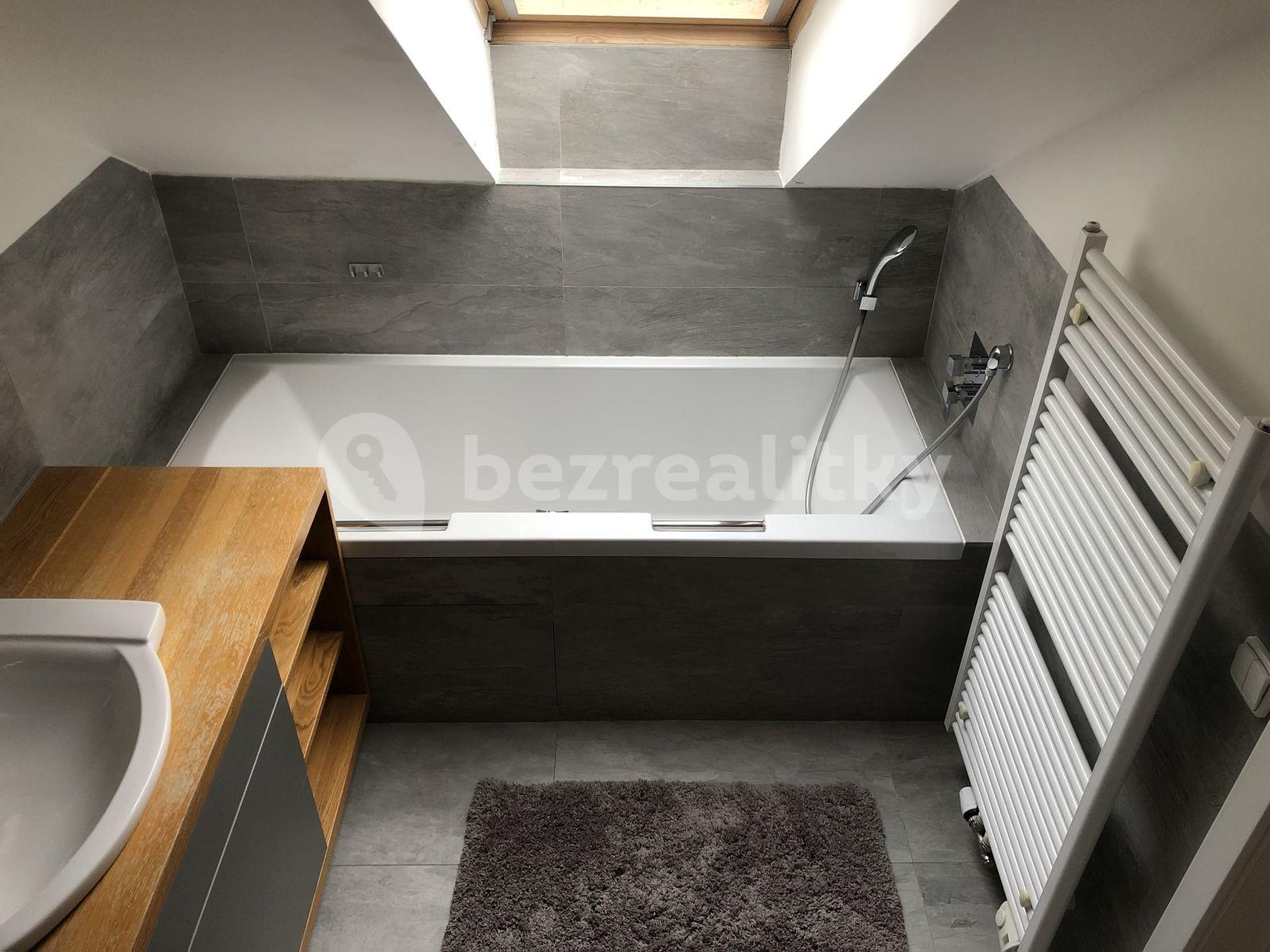 Prenájom bytu 2-izbový 80 m², Na žertvách, Praha, Praha