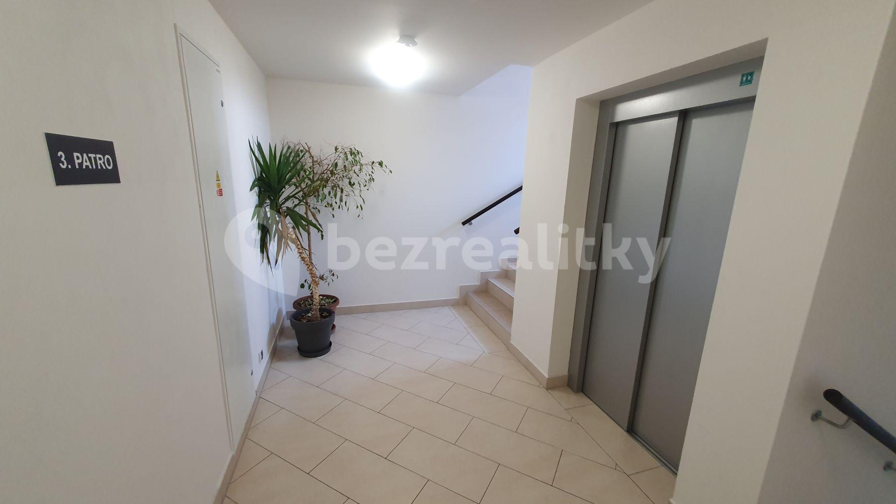 Prenájom bytu 3-izbový 103 m², Sazovická, Praha, Praha