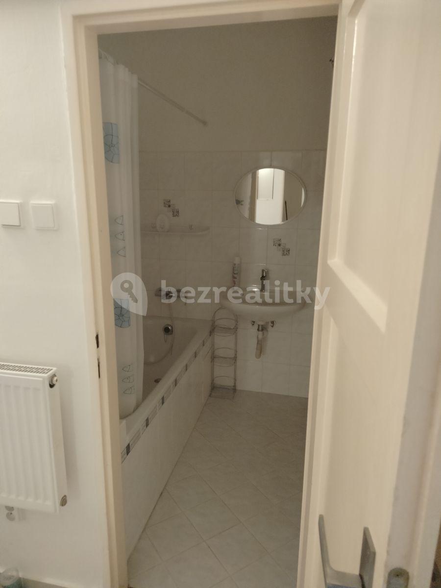 Prenájom bytu 2-izbový 60 m², Amurská, Praha, Praha