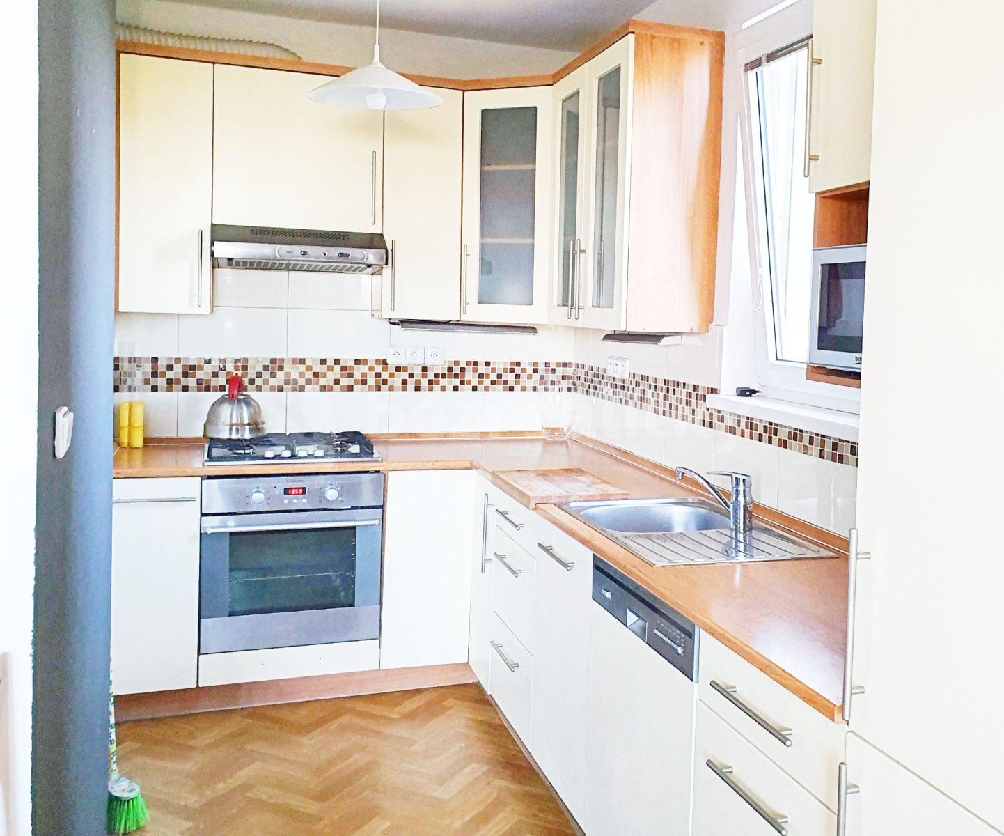 Prenájom bytu 3-izbový 57 m², Bělčická, Praha, Praha