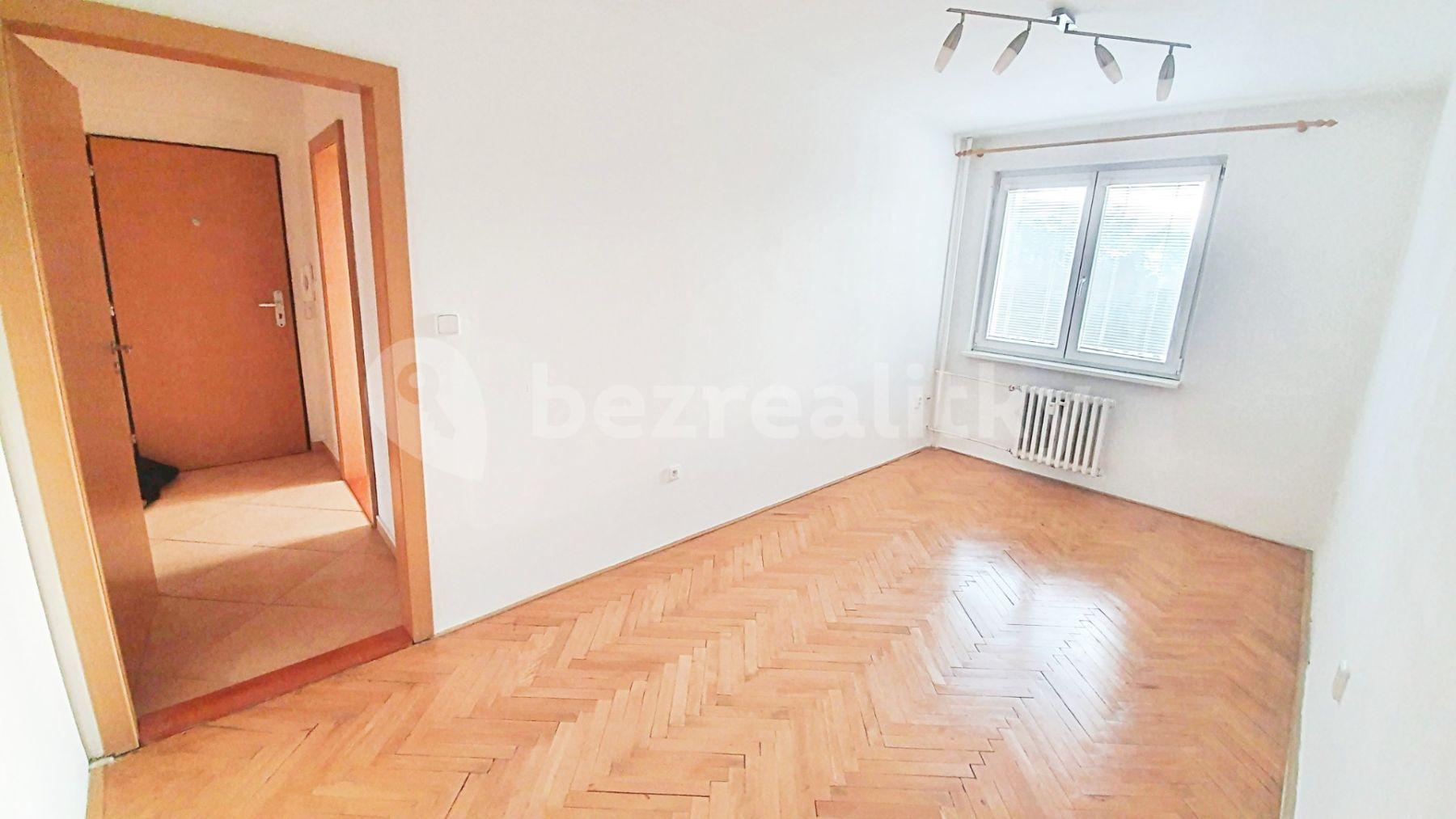 Prenájom bytu 3-izbový 57 m², Bělčická, Praha, Praha