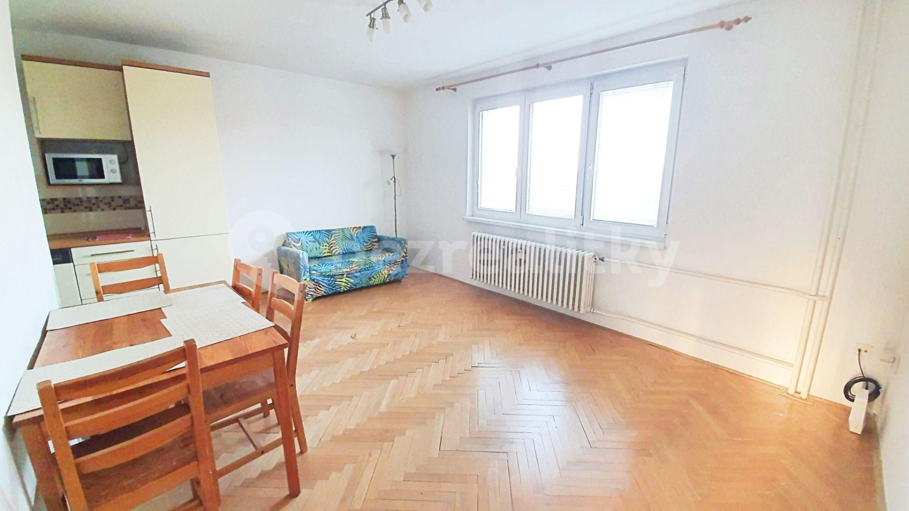 Prenájom bytu 3-izbový 57 m², Bělčická, Praha, Praha