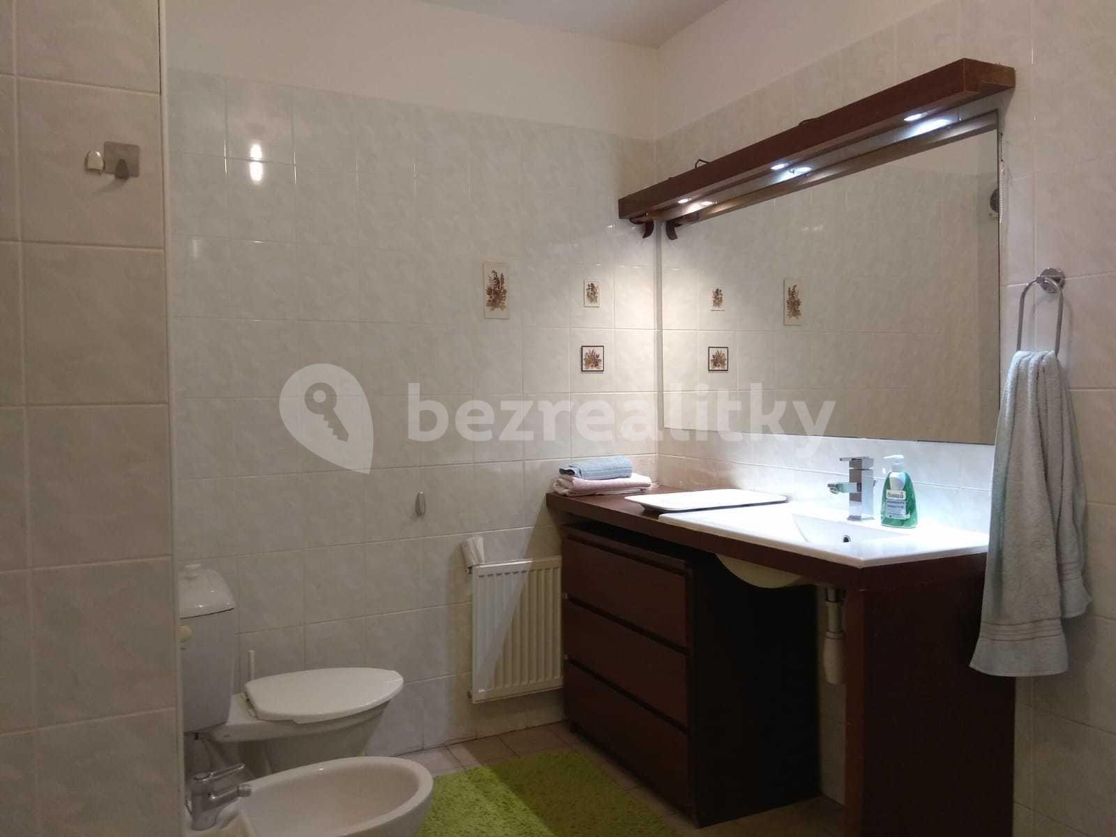 Prenájom bytu 1-izbový 54 m², Praha, Praha