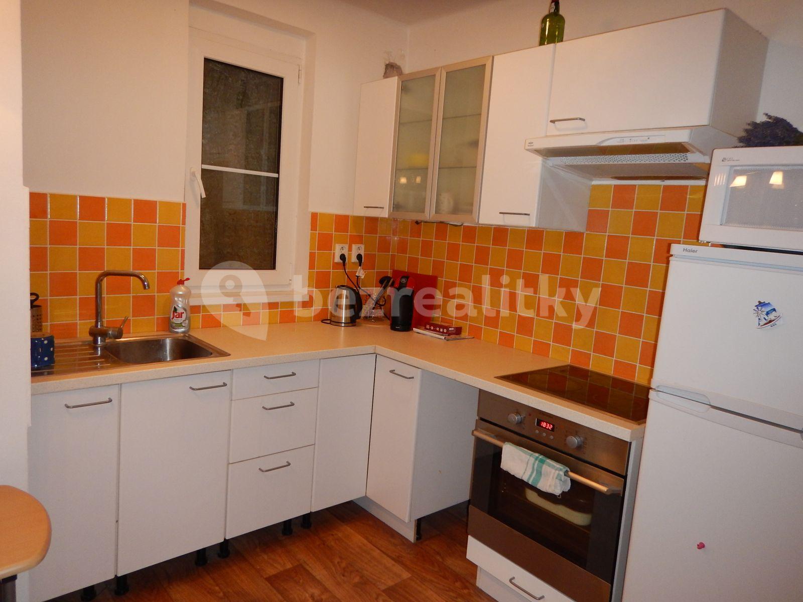 Prenájom bytu 1-izbový 41 m², Kouřimská, Praha, Praha