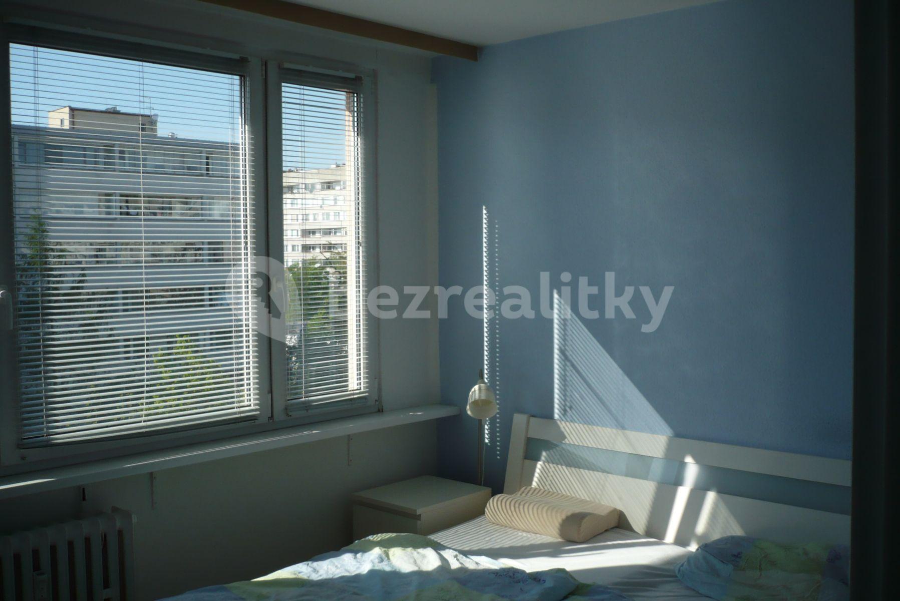 Prenájom bytu 3-izbový 60 m², Veltruská, Praha, Praha