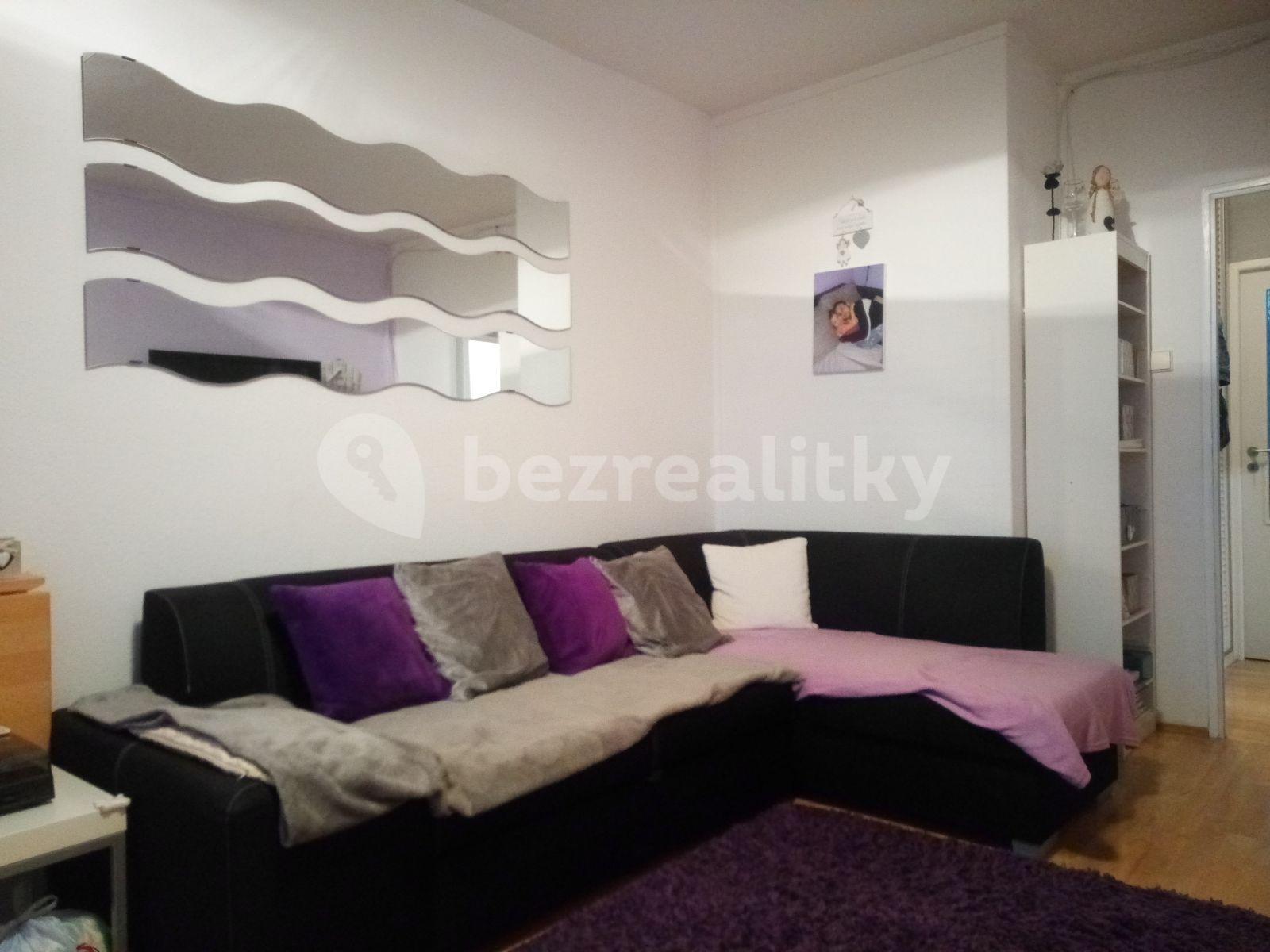 Prenájom bytu 3-izbový 60 m², Veltruská, Praha, Praha