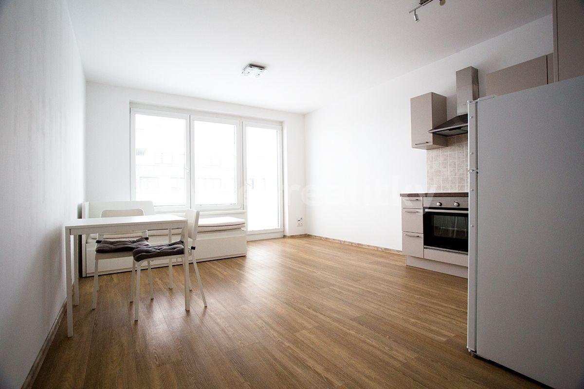 Prenájom bytu 1-izbový 40 m², náměstí Junkových, Praha, Praha