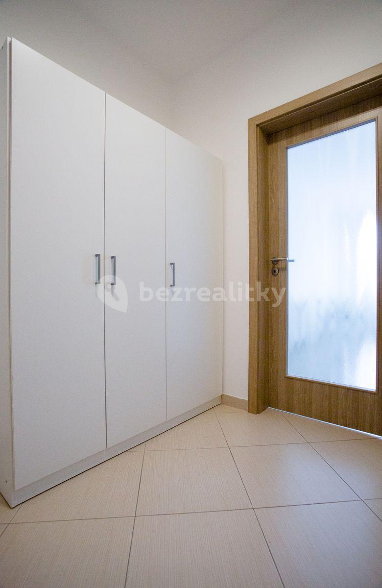 Prenájom bytu 1-izbový 40 m², náměstí Junkových, Praha, Praha