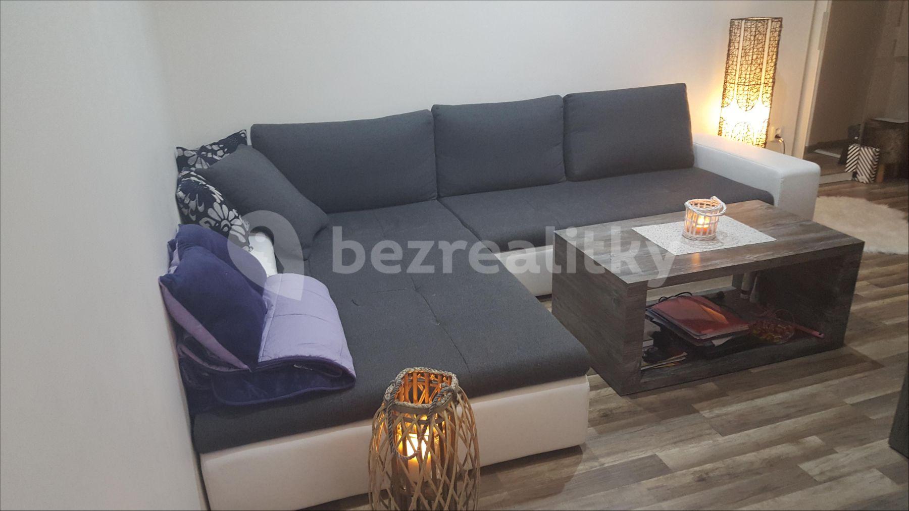 Prenájom bytu 2-izbový 40 m², Garážní, Ostrava, Moravskoslezský kraj