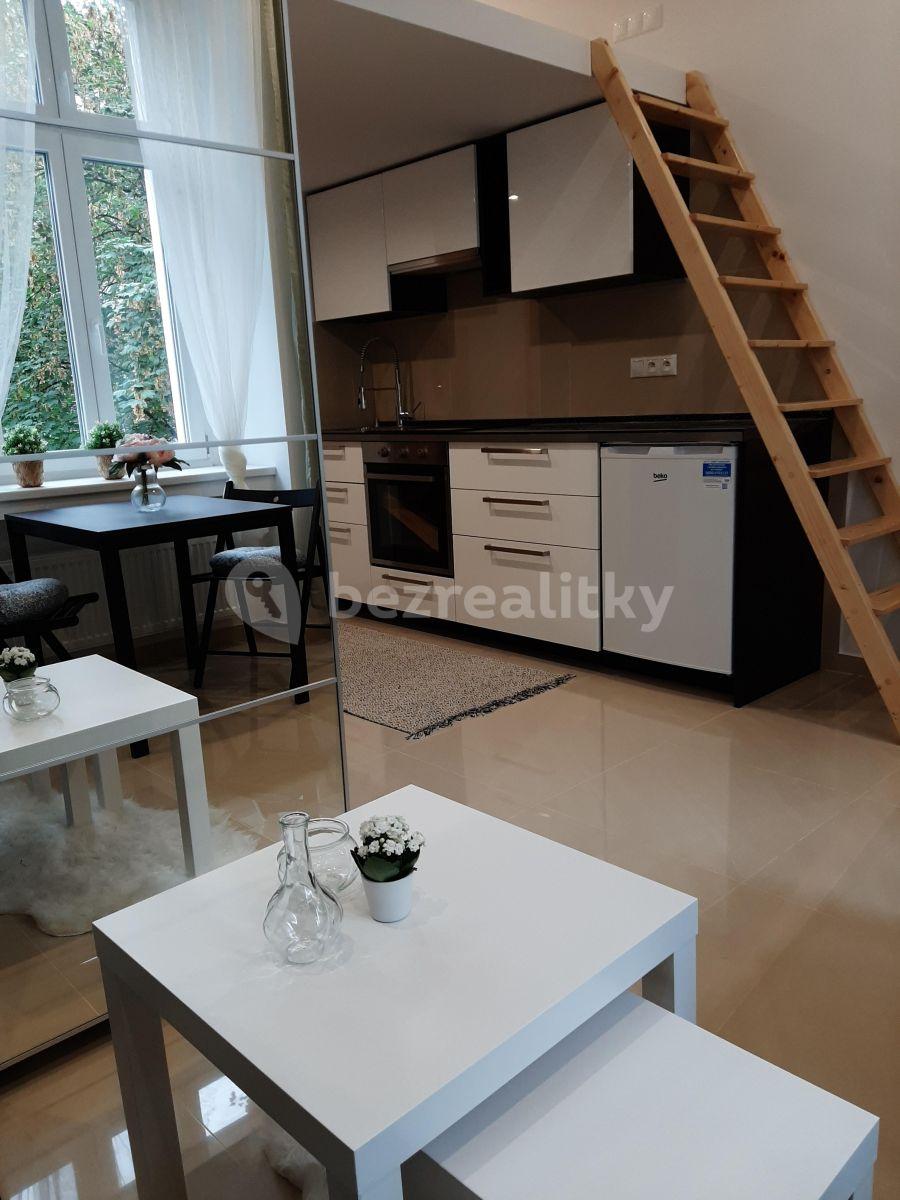 Prenájom bytu Garsoniéra 25 m², Nuselská, Praha, Praha