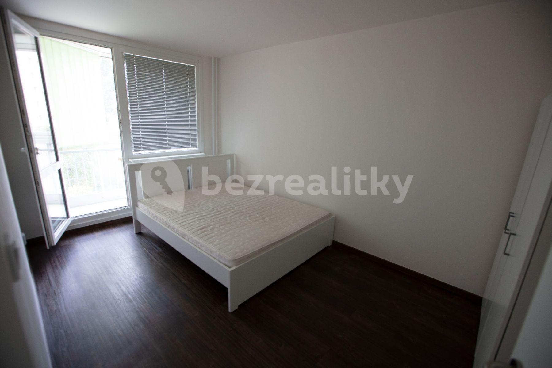 Prenájom bytu 3-izbový 67 m², Jažlovická, Praha, Praha