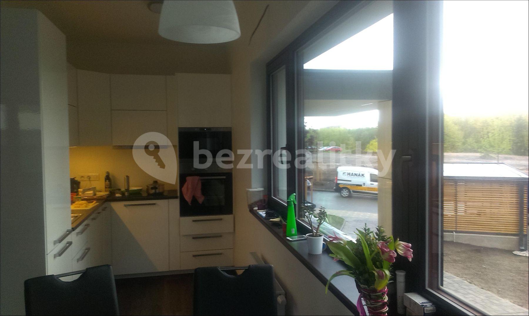 Prenájom bytu 2-izbový 57 m², Marciho, Praha, Praha