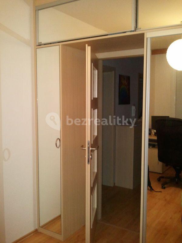 Prenájom bytu 3-izbový 72 m², Cyprichova, Praha, Praha