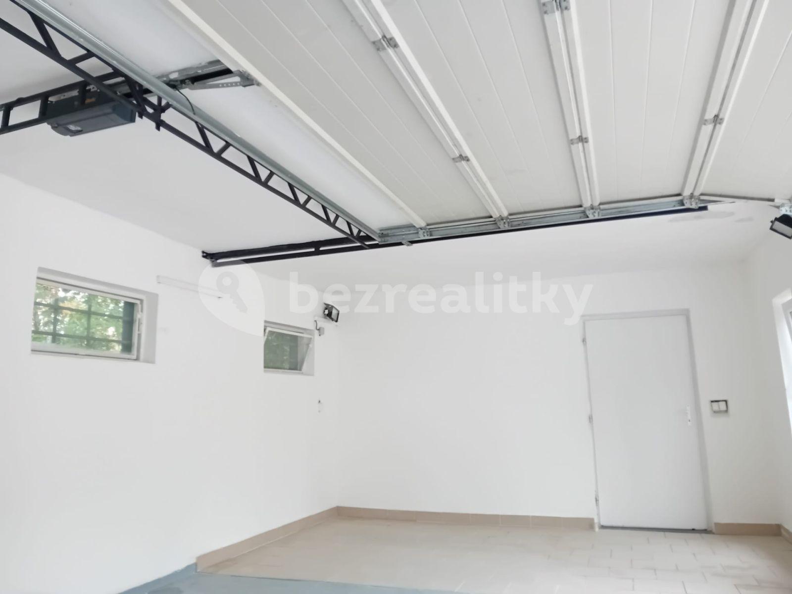 Prenájom nebytového priestoru 77 m², Slivenecká, Praha, Praha