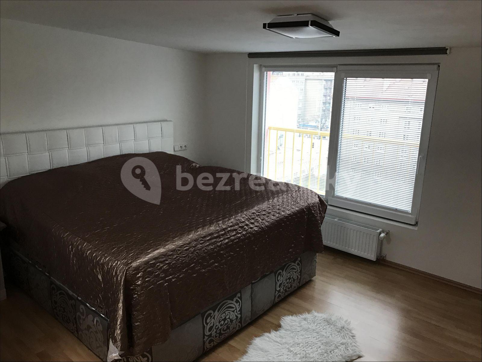 Prenájom bytu 3-izbový 85 m², Drahobejlova, Praha, Praha