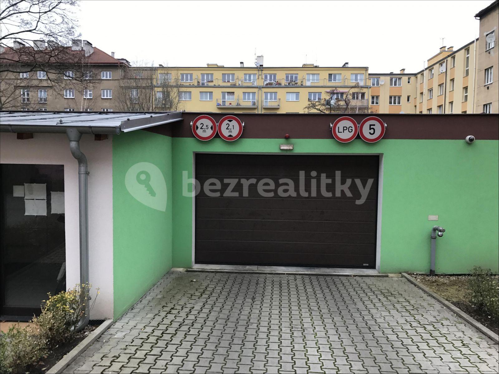 Prenájom bytu 3-izbový 85 m², Drahobejlova, Praha, Praha