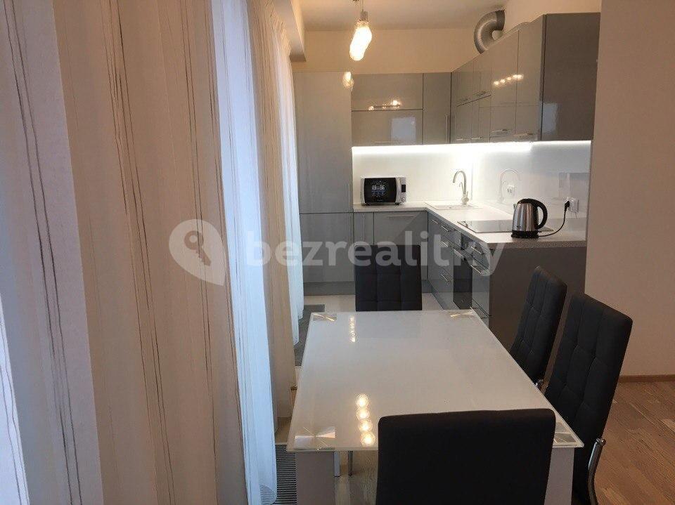 Prenájom bytu 2-izbový 70 m², Olšanská, Praha, Praha