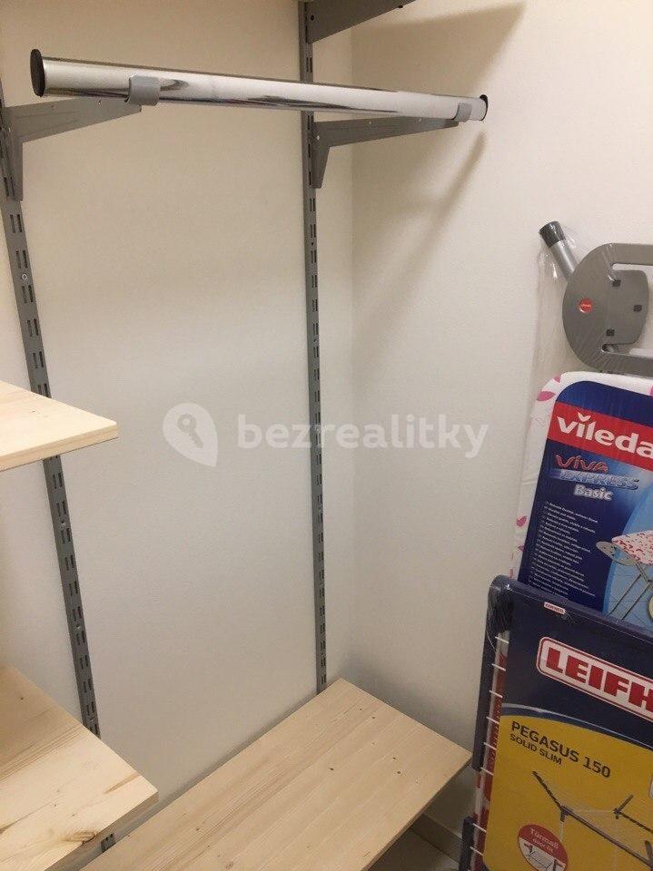 Prenájom bytu 2-izbový 70 m², Olšanská, Praha, Praha