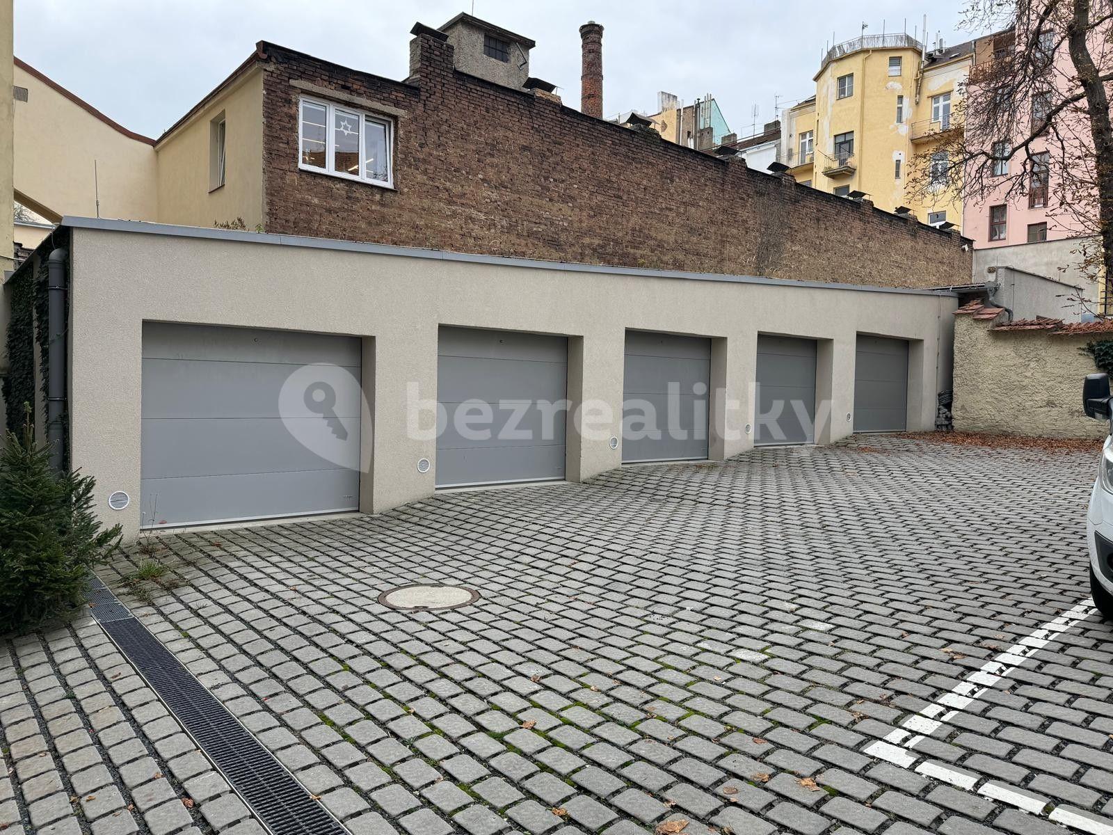 Prenájom garáže 15 m², Bořivojova, Praha, Praha