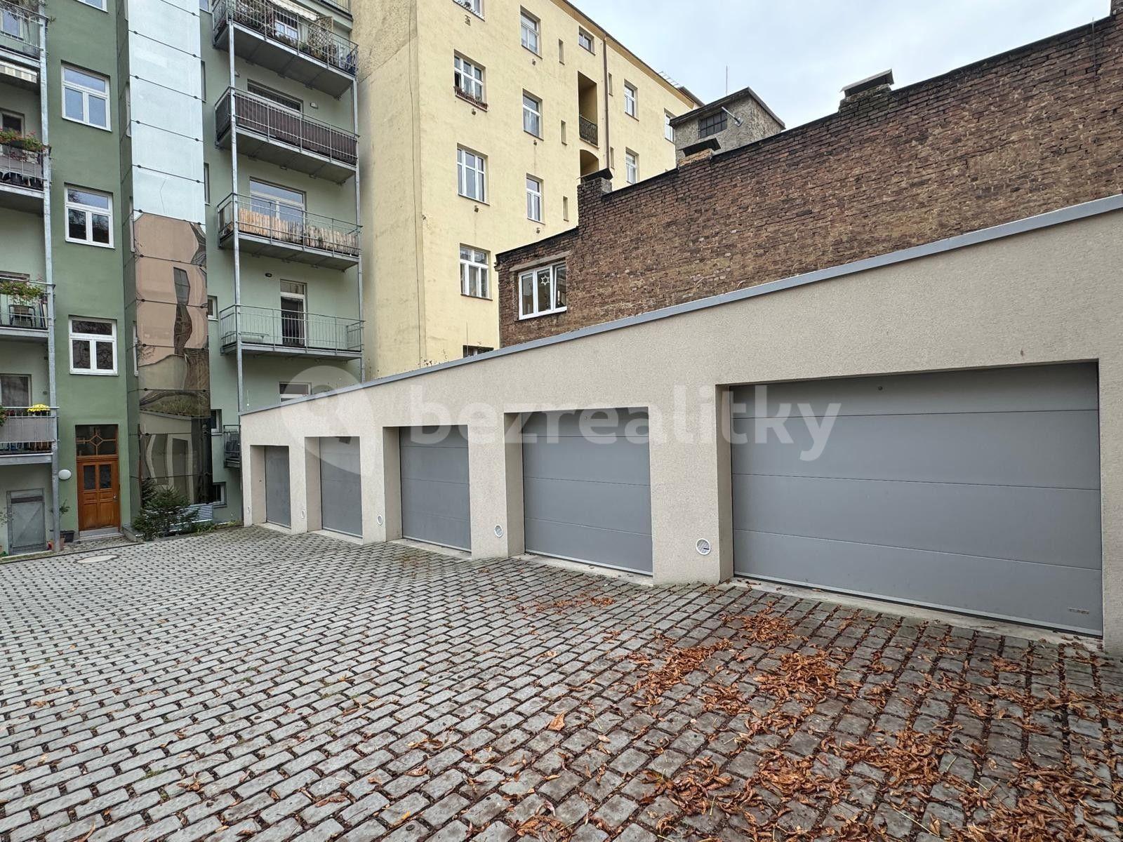 Prenájom garáže 15 m², Bořivojova, Praha, Praha