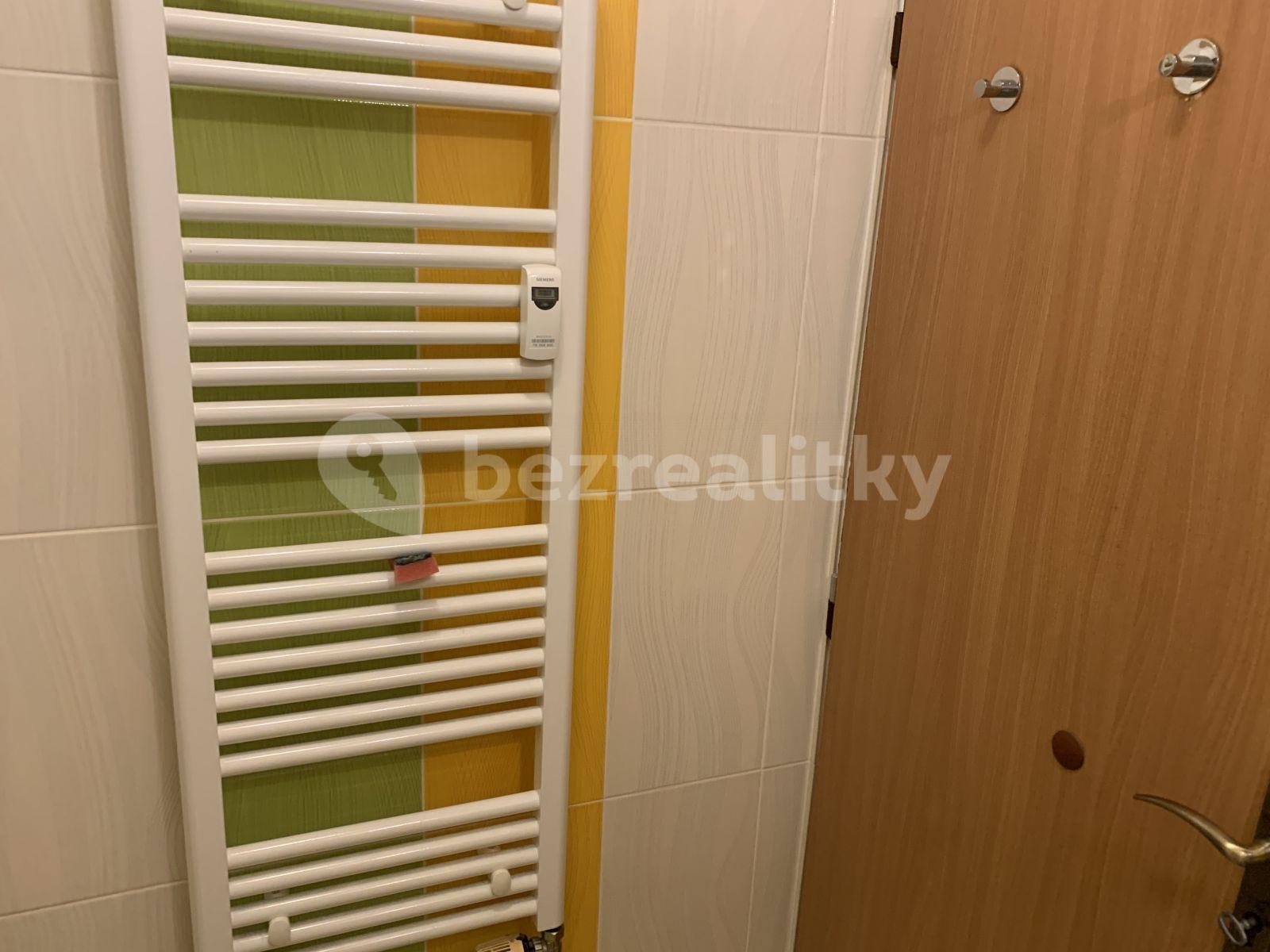 Prenájom bytu 2-izbový 57 m², U Kombinátu, Praha, Praha