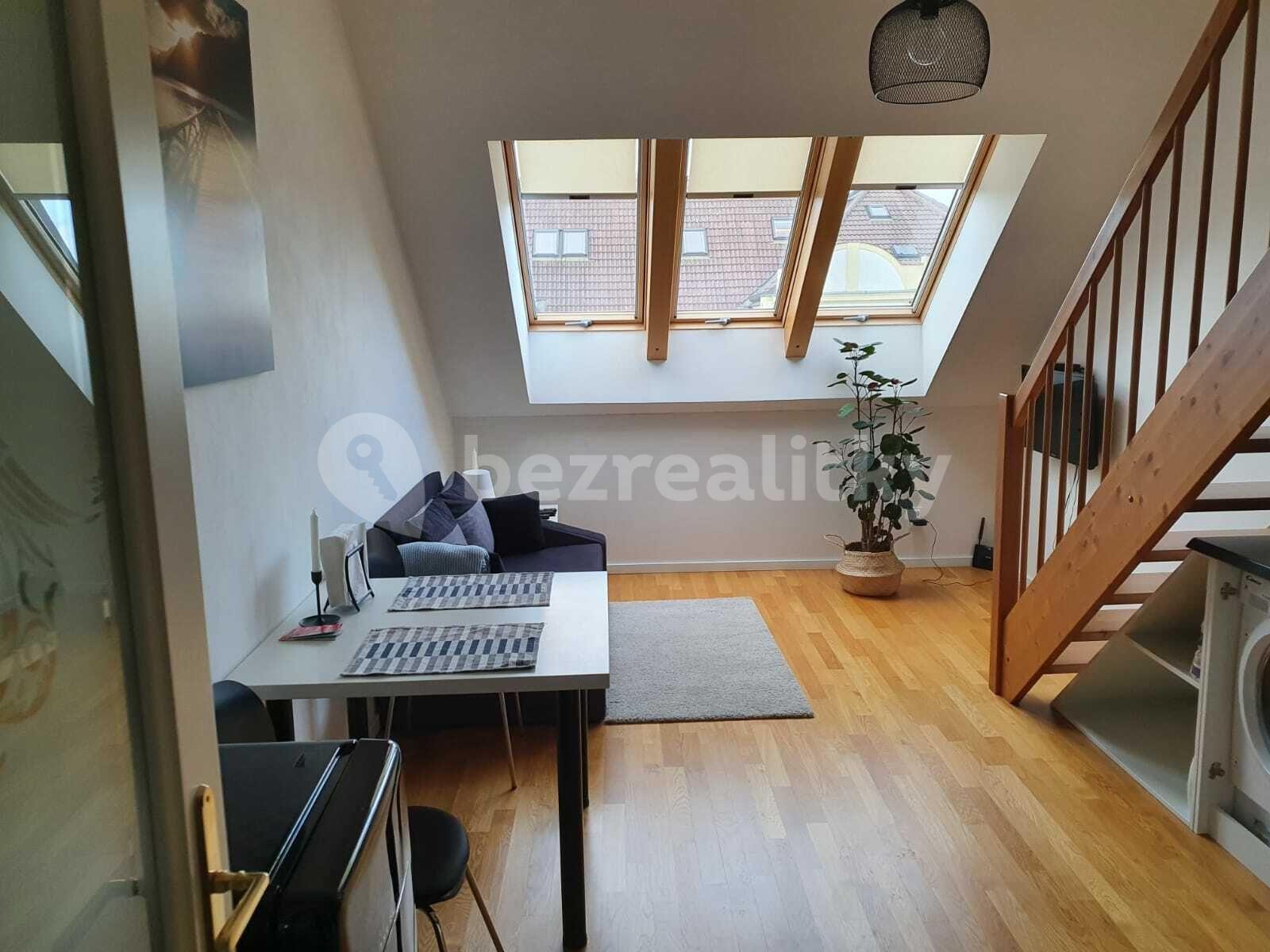 Prenájom bytu 2-izbový 50 m², Slavíkova, Praha, Praha