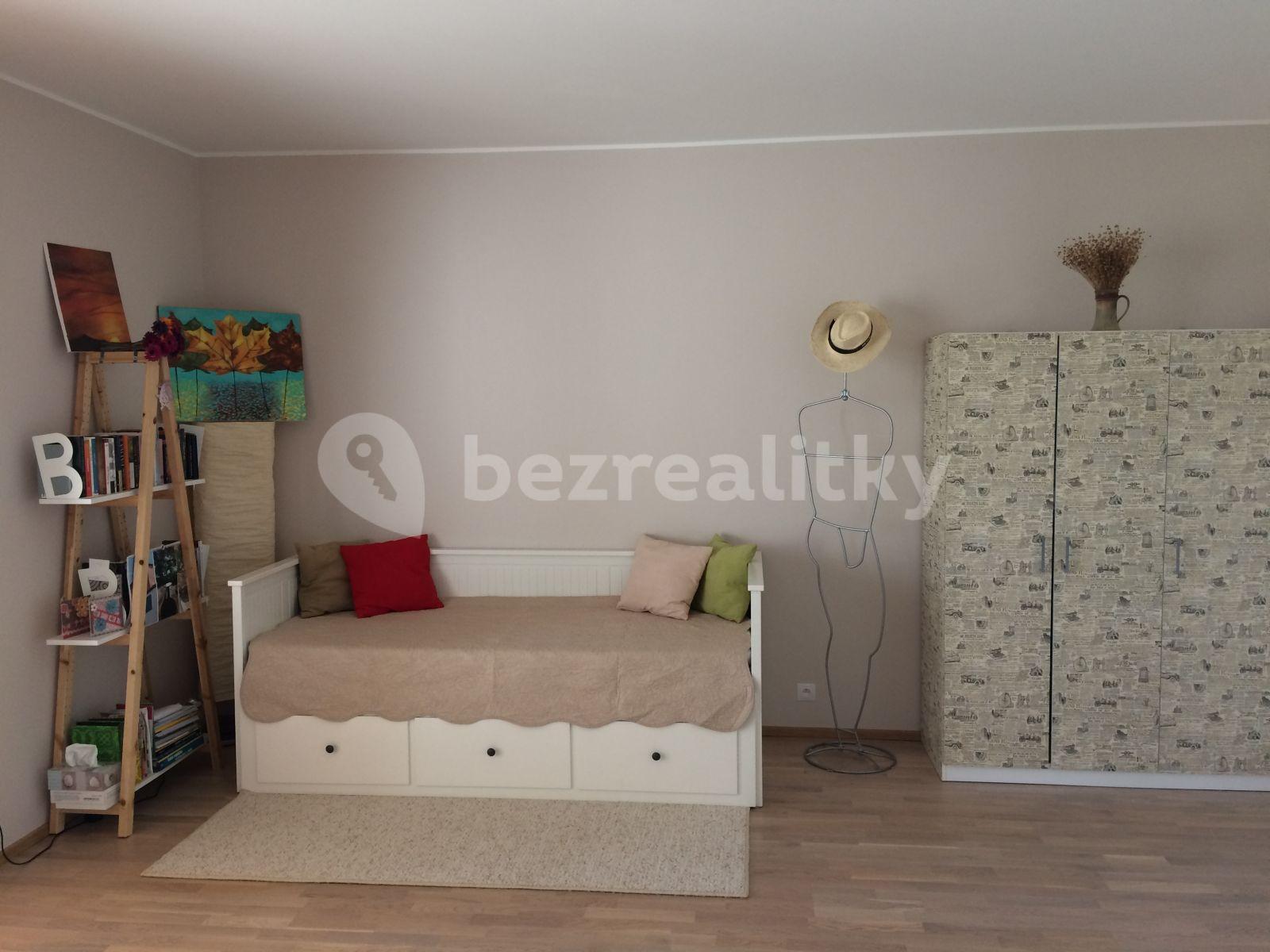 Prenájom bytu 1-izbový 34 m², Plzeňská, Praha, Praha