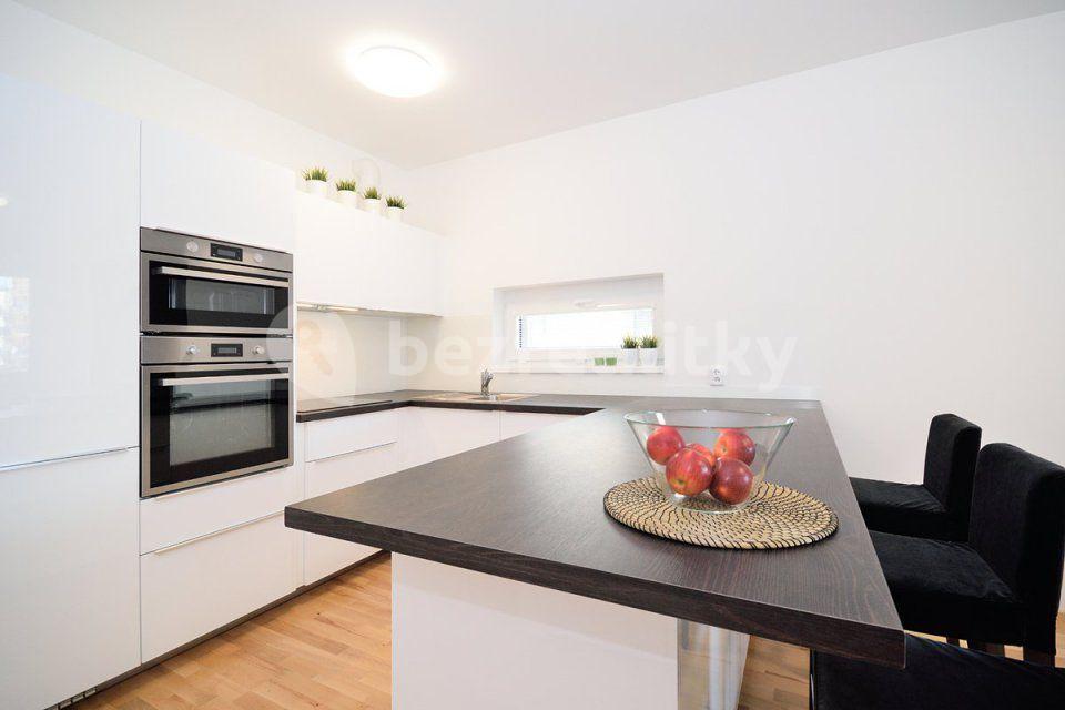 Prenájom bytu 2-izbový 55 m², Makedonská, Praha, Praha