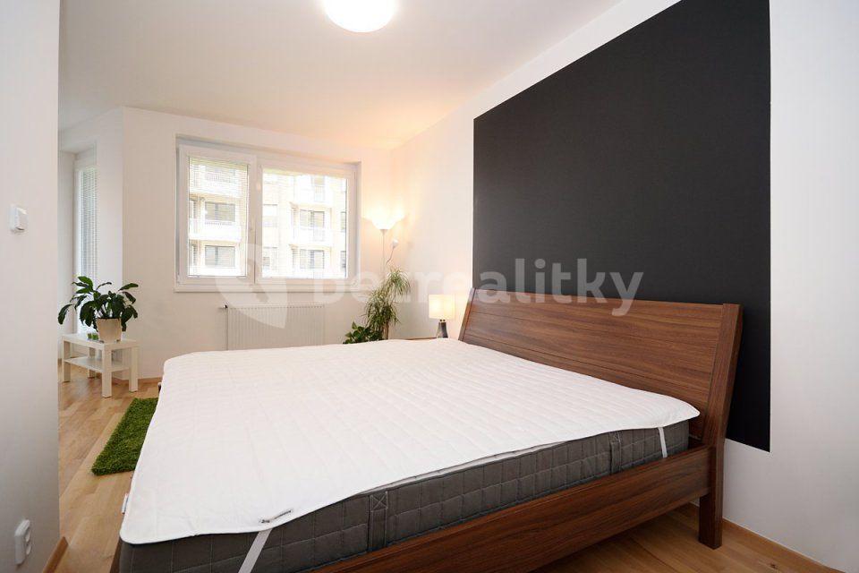 Prenájom bytu 2-izbový 55 m², Makedonská, Praha, Praha