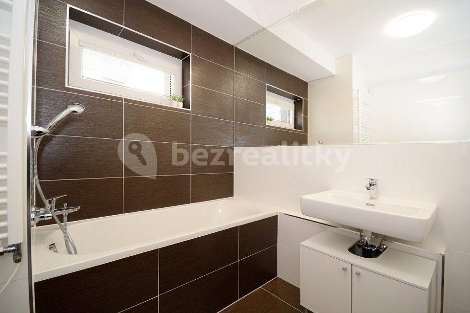 Prenájom bytu 2-izbový 55 m², Makedonská, Praha, Praha