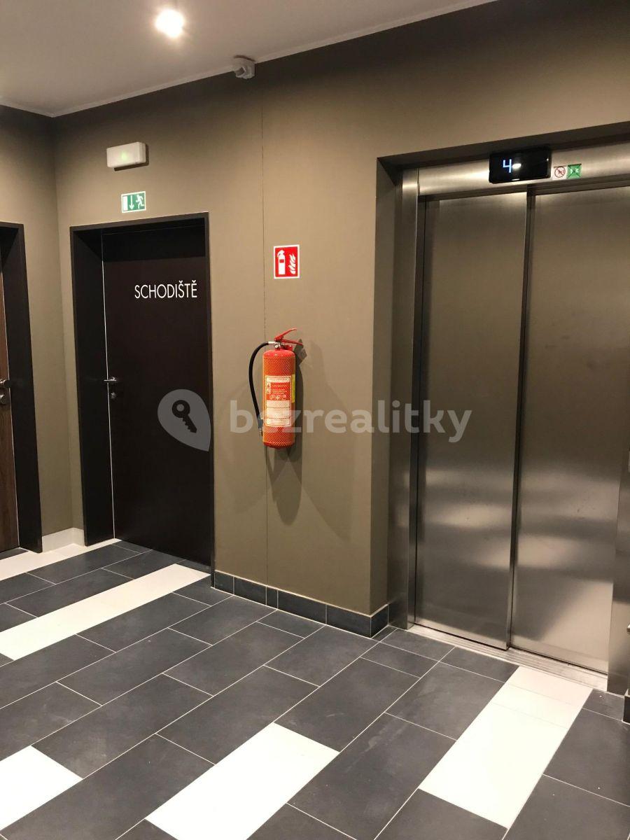 Prenájom bytu 2-izbový 61 m², Makedonská, Praha, Praha