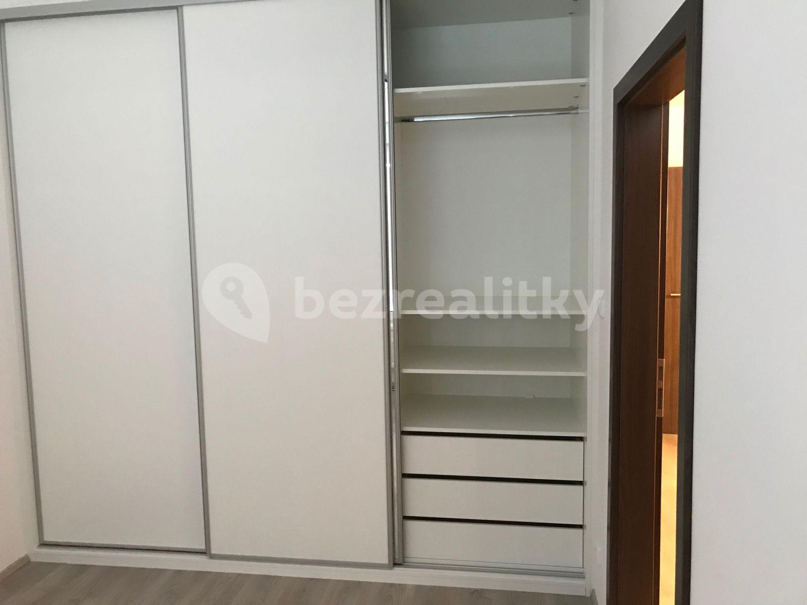 Prenájom bytu 2-izbový 61 m², Makedonská, Praha, Praha