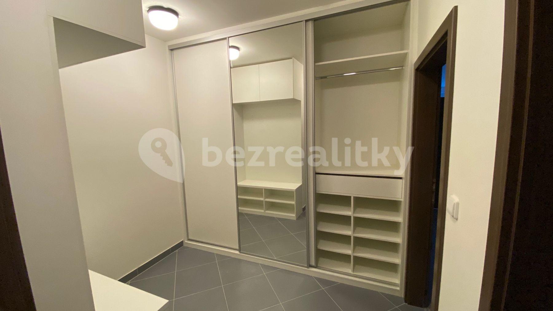 Prenájom bytu 2-izbový 61 m², Makedonská, Praha, Praha