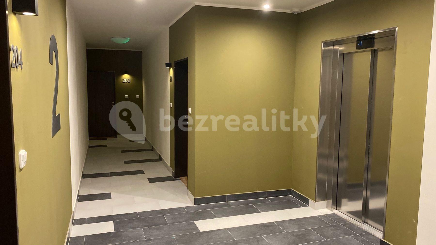 Prenájom bytu 2-izbový 61 m², Makedonská, Praha, Praha