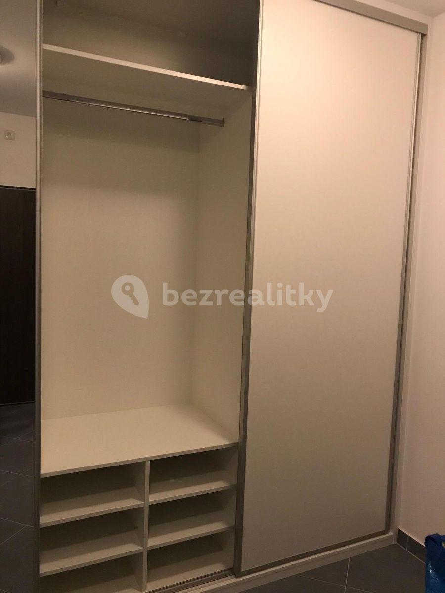 Prenájom bytu 2-izbový 61 m², Makedonská, Praha, Praha