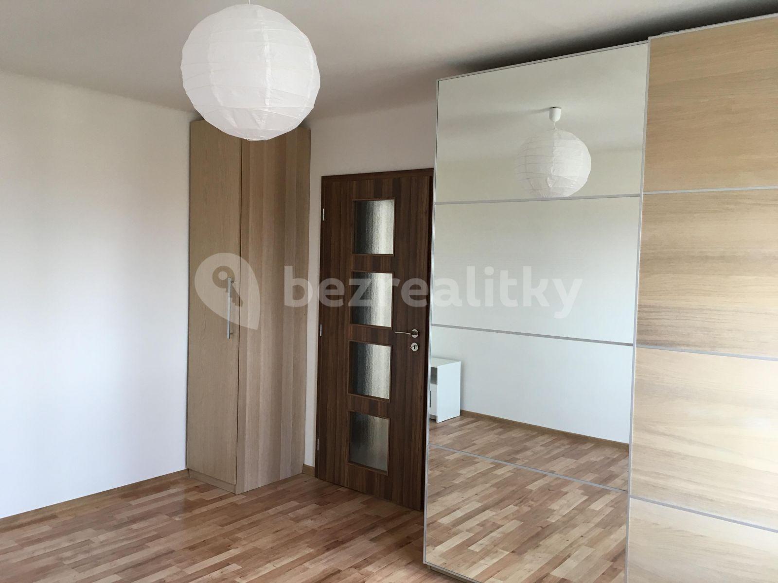 Prenájom bytu 1-izbový 32 m², Míru, Kladno, Středočeský kraj