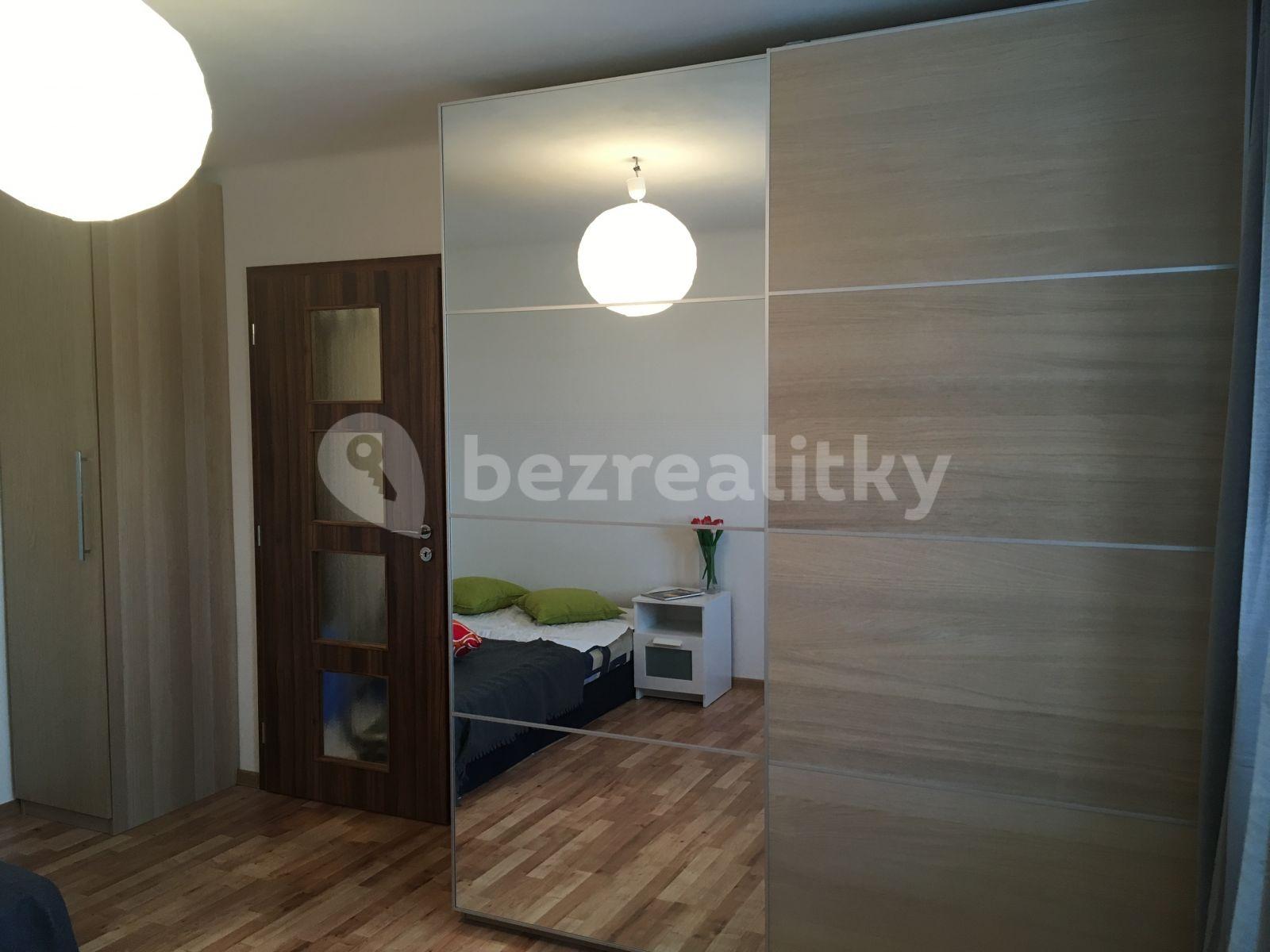 Prenájom bytu 1-izbový 32 m², Míru, Kladno, Středočeský kraj