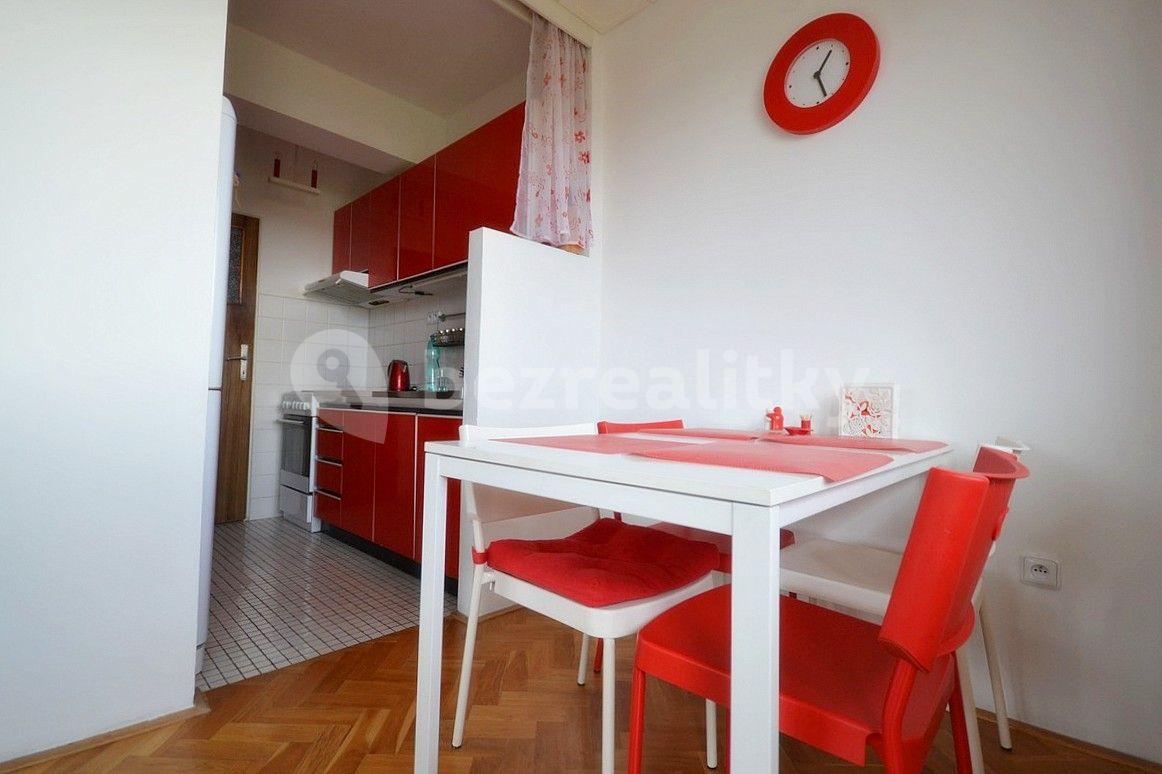 Prenájom bytu 2-izbový 64 m², Hillebrantova, Praha, Praha