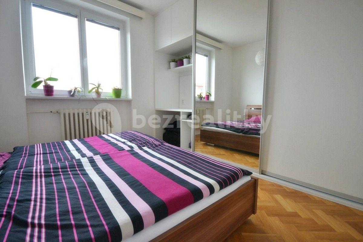 Prenájom bytu 2-izbový 64 m², Hillebrantova, Praha, Praha