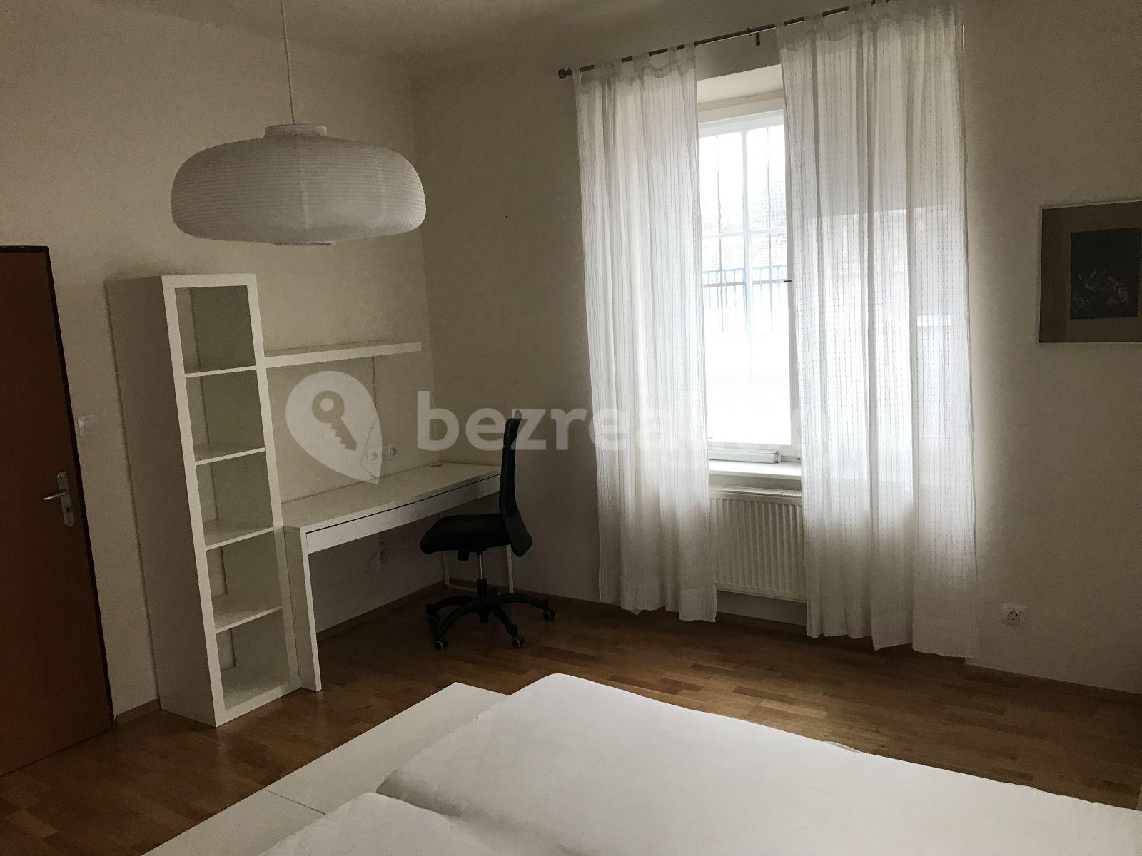 Prenájom bytu 3-izbový 79 m², U Invalidovny, Praha, Praha